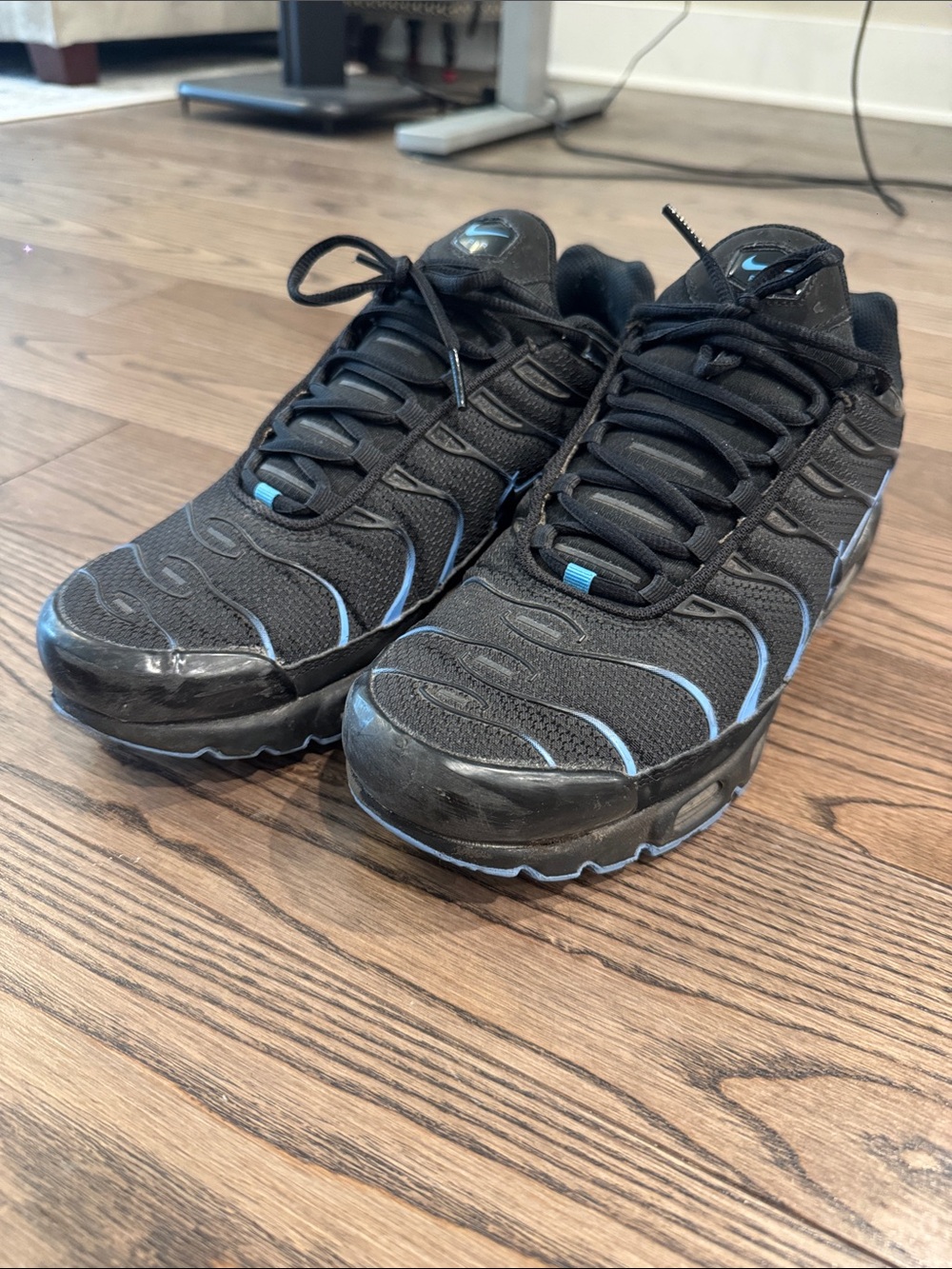 Nike Men's Black and Light Blue Athletic Shoes